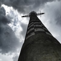 Parachuting tower